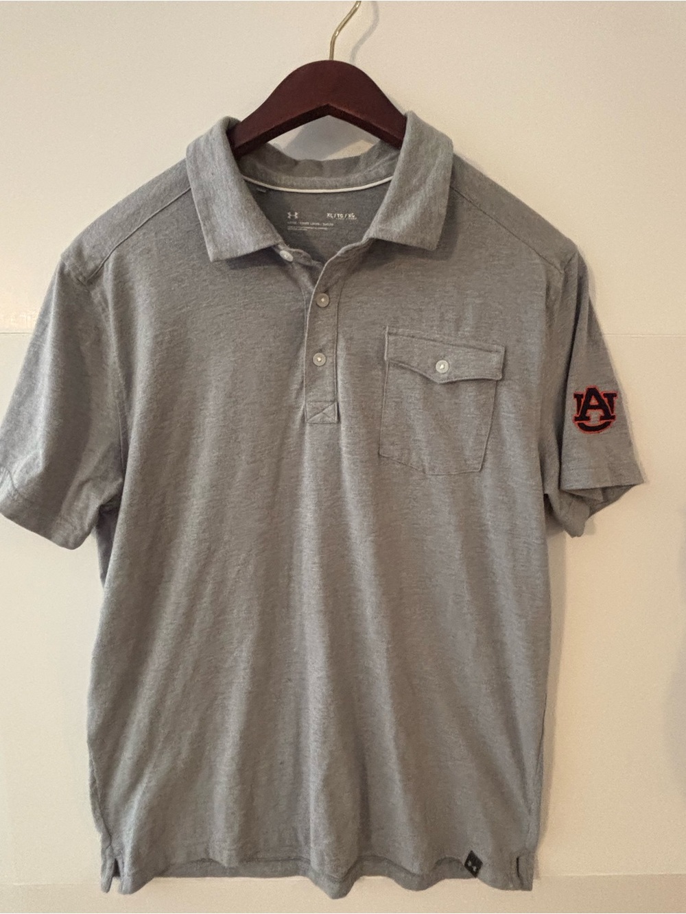 Under Armour Auburn Men’s Gray Polo Shirt with Auburn Logo